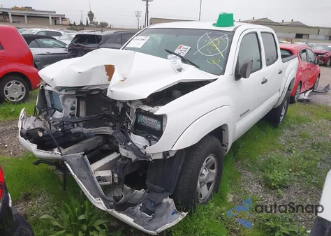 2014 Toyota Tacoma Prerunner V6 z USA, uszkodzony, nr VIN 3TMJU4GN9EM173456